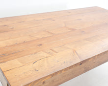 Ladda upp bild till gallerivisning, Käsintehty puinen ruokapöytä
