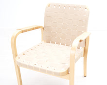 Lataa kuva Galleria-katseluun, Artek 45 nojatuoli beige satulavyö
