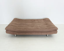 Lataa kuva Galleria-katseluun, 2-istuttava kangasvuodesohva ruskea
