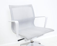 Load image into Gallery viewer, Vitra Physix työtuoli
