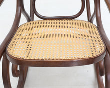 Ladda upp bild till gallerivisning, Thonet-tyylinen keinutuoli
