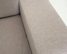 Lataa kuva Galleria-katseluun, BoConcept 3-istuttava kangassohva vaaleanruskea
