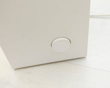 Load image into Gallery viewer, Artekin Bright White-valaisin
