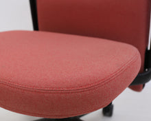 Load image into Gallery viewer, Vitra - Pacific-työtuoli
