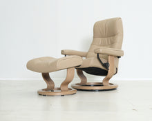 Lataa kuva Galleria-katseluun, Ekornes Stressless nojatuoli ja rahi
