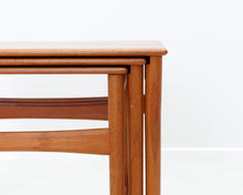 Ladda upp bild till gallerivisning, Teak sarjapöytä
