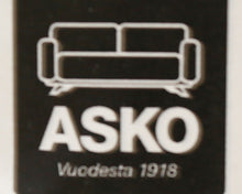 Load image into Gallery viewer, Asko Siru nojatuoli luonnonvalkoinen
