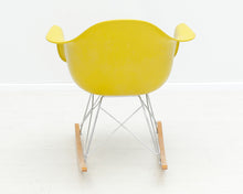 Lataa kuva Galleria-katseluun, Vitra Eames RAR keinutuoli
