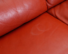 Load image into Gallery viewer, Natuzzi nahkasohva punainen
