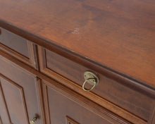 Lataa kuva Galleria-katseluun, Puinen pieni kaappi

