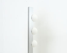 Load image into Gallery viewer, Lattiavalaisin kolmella valopallolla
