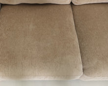 Lataa kuva Galleria-katseluun, Pohjanmaan Tokyo 3-istuttava kangassohva beige
