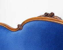 Load image into Gallery viewer, Rokokootyylinen sohva sininen
