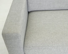 Lataa kuva Galleria-katseluun, Interface Nana 3-istuttava kangassohva vaaleanharmaa
