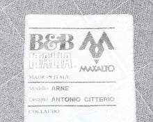 Load image into Gallery viewer, B&amp;B Italia Arne 4-istuttava kulmasohva mustavalkoinen
