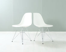 Lataa kuva Galleria-katseluun, Vitra Eames DSR tuoli, valkoinen
