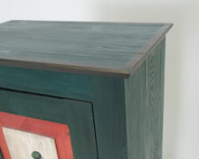 Lataa kuva Galleria-katseluun, Puusepän valmistama kaappi
