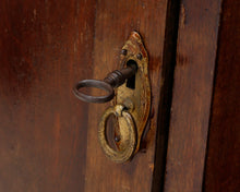 Load image into Gallery viewer, Lipasto pöllökaiveruksilla
