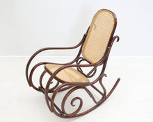 Ladda upp bild till gallerivisning, Thonet-tyylinen keinutuoli
