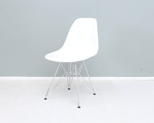 Load image into Gallery viewer, Vitra Eames DSR tuoli valkoinen
