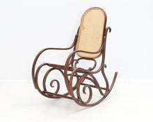 Ladda upp bild till gallerivisning, Thonet-tyylinen keinutuoli
