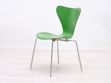Lataa kuva Galleria-katseluun, Fritz Hansen Series 7 tuoli vihreä
