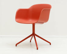 Lataa kuva Galleria-katseluun, Muuto Fiber Armchair ristikkojalalla, punainen
