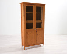 Lataa kuva Galleria-katseluun, Mayflower Collection vitriinikaappi
