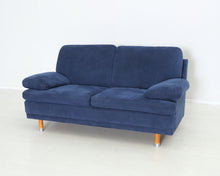 Lataa kuva Galleria-katseluun, 2-istuttava alcantara-sohva tummansininen
