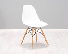 Ladda upp bild till gallerivisning, Vitra Eames DSW tuoli valkoinen
