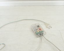 Load image into Gallery viewer, Lattiavalaisin kolmella valopallolla
