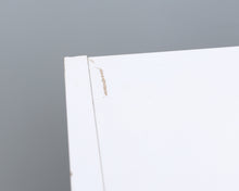 Load image into Gallery viewer, Valkoinen korkea kaappilipasto
