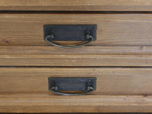 Lataa kuva Galleria-katseluun, Puinen lipasto
