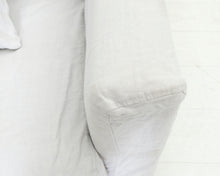 Ladda upp bild till gallerivisning, Decotique Le Grand Air Loveseat Linen vaaleanharmaa
