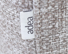 Load image into Gallery viewer, Adea Camp kulmasohva Camp rahilla ja sohvapöydällä beige
