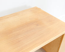 Lataa kuva Galleria-katseluun, Kirjoituspöytä 1950-luku
