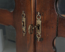 Load image into Gallery viewer, Antiikkikaappi lasiovilla
