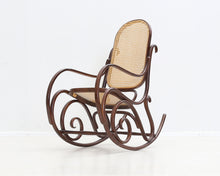 Ladda upp bild till gallerivisning, Thonet-tyylinen keinutuoli
