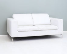 Load image into Gallery viewer, Natuzzi 2-istuttava nahkasohva valkoinen
