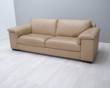 Lataa kuva Galleria-katseluun, Natuzzi 3-istuttava nahkasohva ruskea
