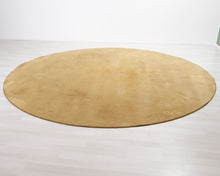 Load image into Gallery viewer, Iso pyöreä matto ø 390 cm
