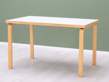 Ladda upp bild till gallerivisning, Artek 81B ruokapöytä koivu / valkoinen
