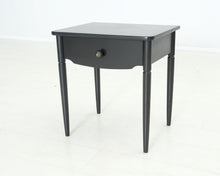 Lataa kuva Galleria-katseluun, "Rosita" vanha puinen musta sivupöytä
