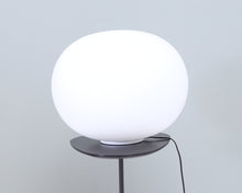 Lataa kuva Galleria-katseluun, Flos Glo-Ball Basic 2 pöytävalaisin
