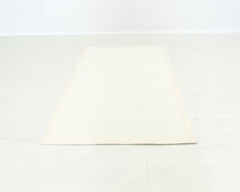 Load image into Gallery viewer, VM Carpet paperinarumatto 100 x 185 cm
