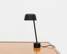 Load image into Gallery viewer, Muuto Lean Lamp seinävalaisin
