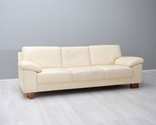 Load image into Gallery viewer, Natuzzi 3-istuttava nahkasohva kermanvalkoinen
