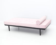 Lataa kuva Galleria-katseluun, Layered RITZY daybed
