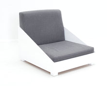 Lataa kuva Galleria-katseluun, Puurunkoinen nojatuoli
