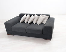 Lataa kuva Galleria-katseluun, 2-istuttava kangassohva harmaa
